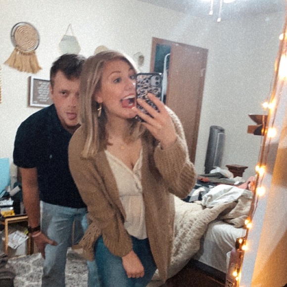 Meet your Posher, Amanda - Picture 1 of 1